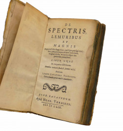 De Spectris, Lemuribus et Magnis.