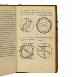 De Mundi Sphera, seu Cosmographia, Libri tres : figuris & demonstrationibus illustrati.