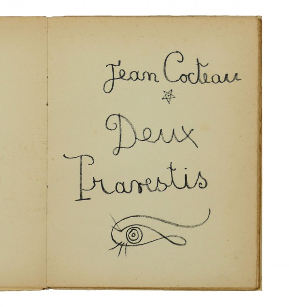 Deux travestis. Deux travestis.