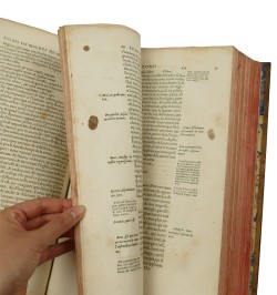 Les essais de Michel seigneur de Montaigne.