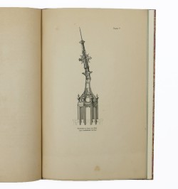 Cathédrale de Strasbourg. Réparation des dégâts causés au sommet de la flèche par le bombardement.