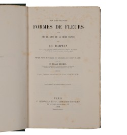Des différentes formes de fleurs dans les plantes de la même espèce.