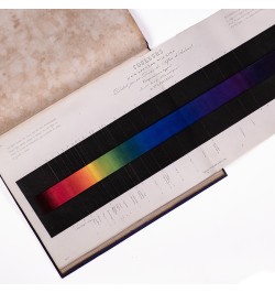 Des couleurs et de leurs applications aux arts industriels à l'aide des cercles chromatiques.