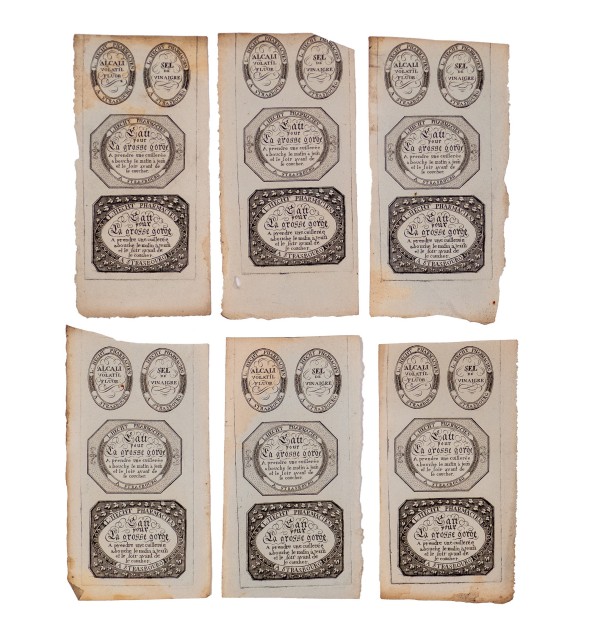 [Pharmacie] ensemble d'étiquettes de médicaments.