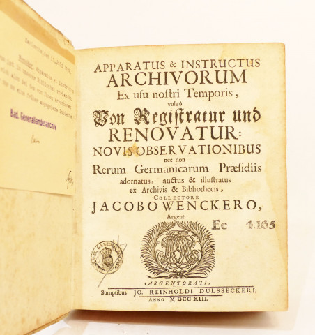 Apparatus et instructus archivorum ex usu nostri temporis